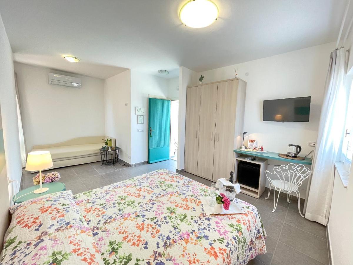 Il Capanno Hotell Pietra Ligure Exteriör bild