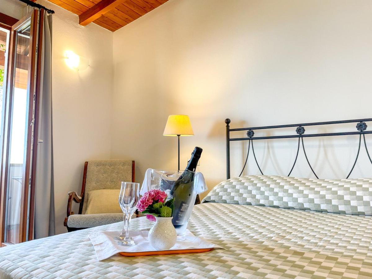 Il Capanno Hotell Pietra Ligure Exteriör bild