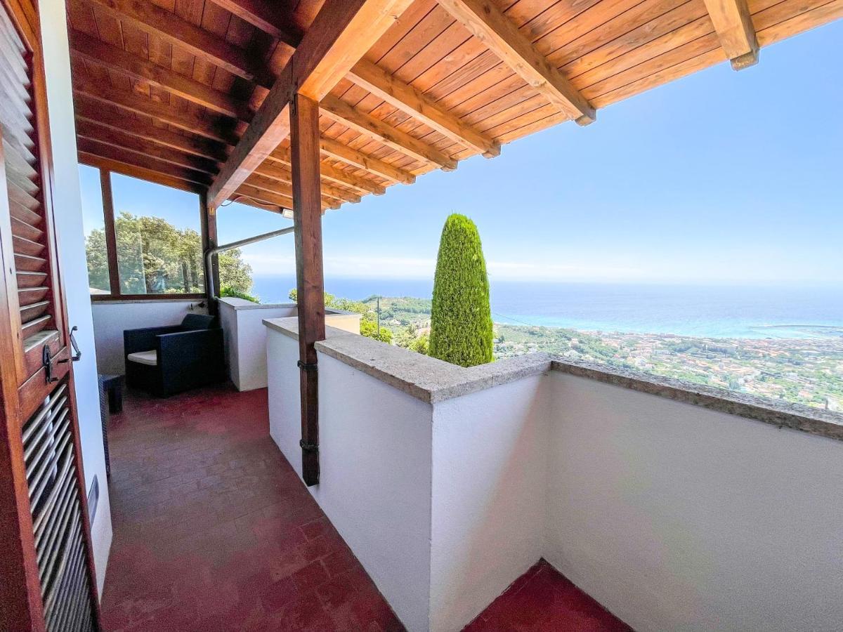 Il Capanno Hotell Pietra Ligure Exteriör bild