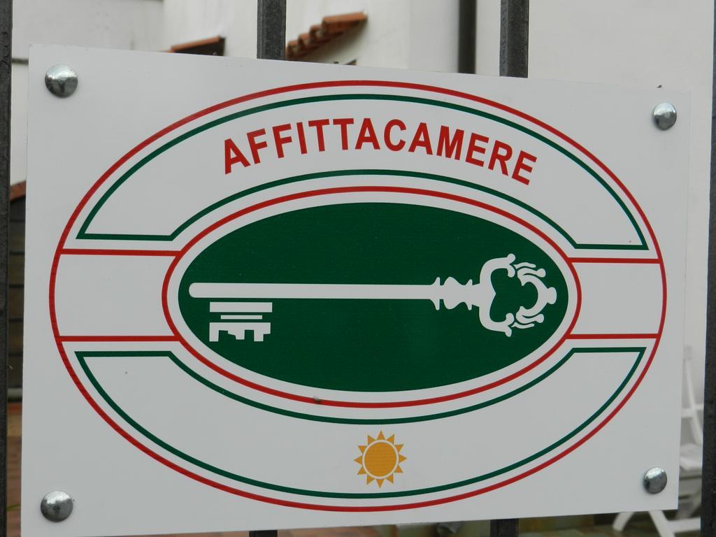 Il Capanno Hotell Pietra Ligure Exteriör bild