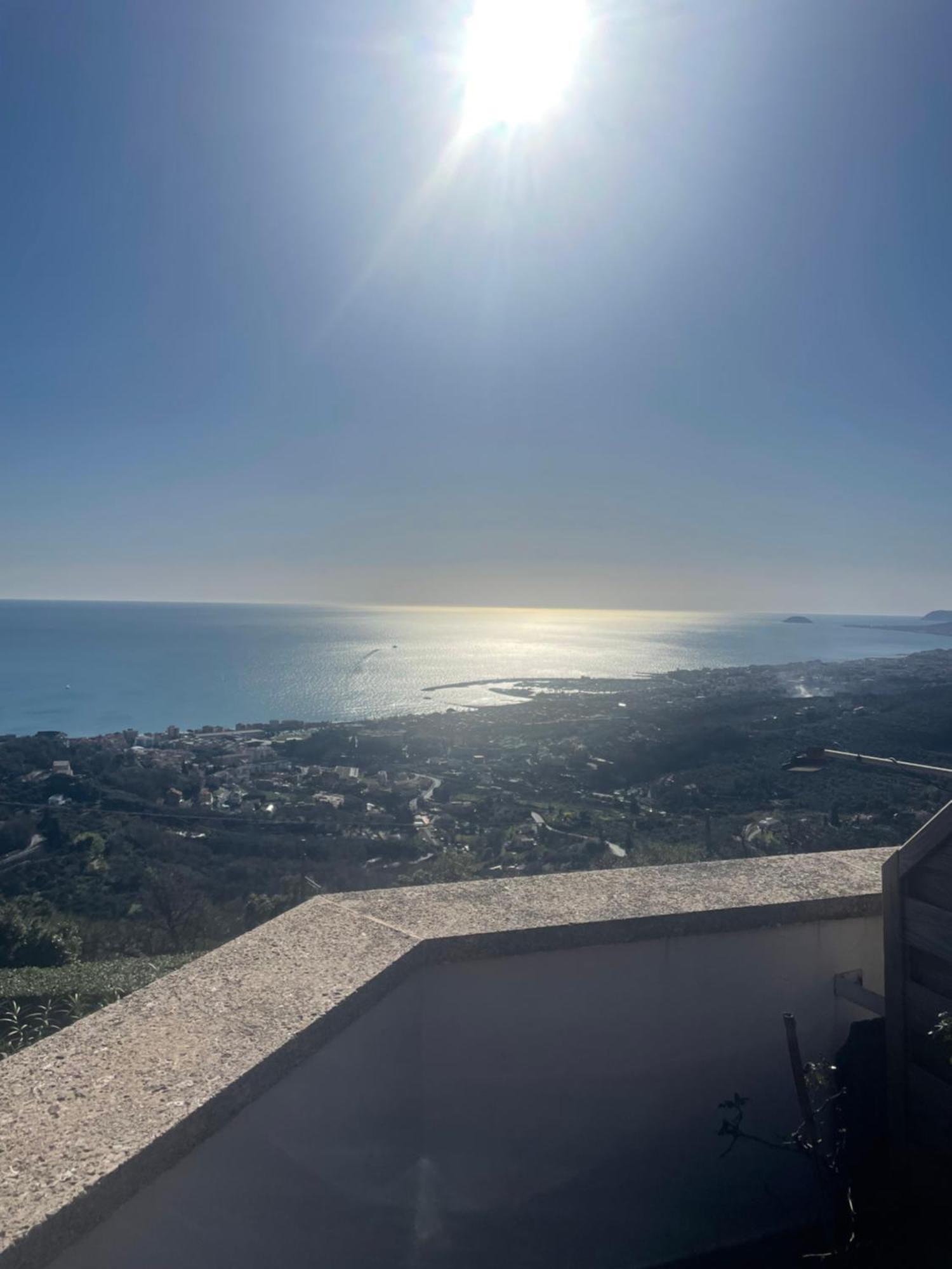 Il Capanno Hotell Pietra Ligure Exteriör bild