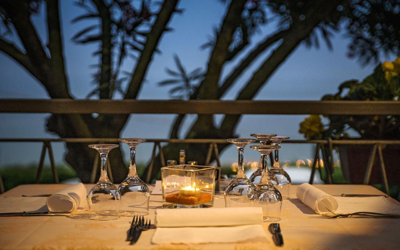 Il Capanno Hotell Pietra Ligure Exteriör bild